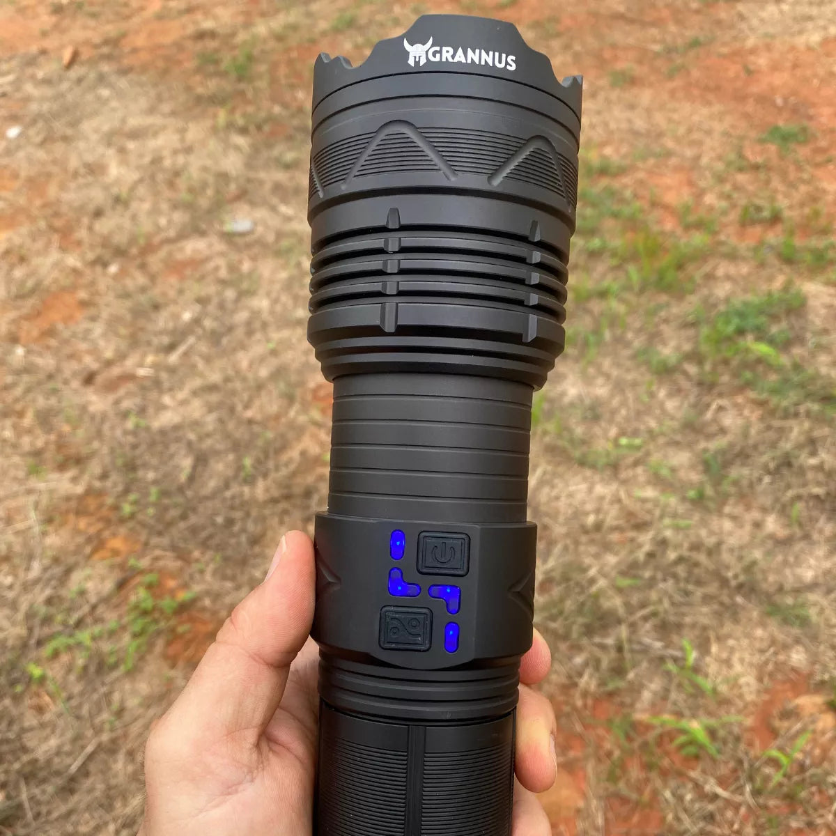 Lanterna LED Profissional Grannus Recarregável com Zoom – Bateria 30.000mAh