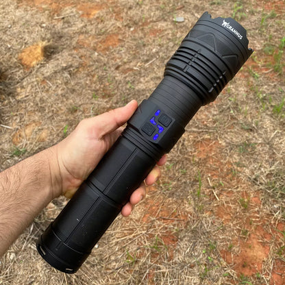 Lanterna LED Profissional Grannus Recarregável com Zoom – Bateria 30.000mAh